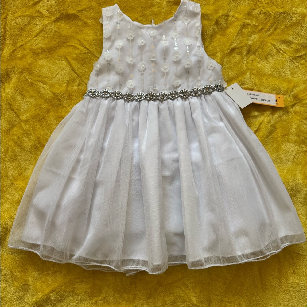 Elegant White Kids Dress with Floral Embellishments
